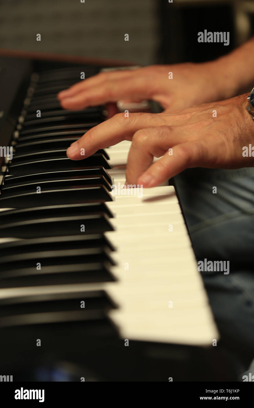 Electronic Keyboard High Resolution Stock Photography and Images Alamy