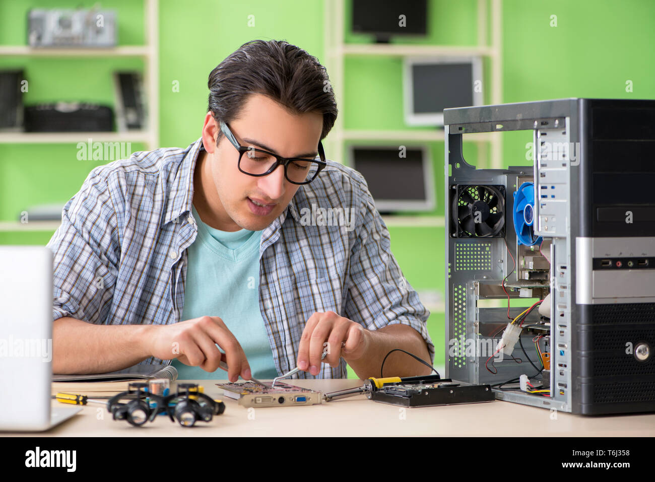 Computer engineer repairing broken desktop Stock Photo - Alamy