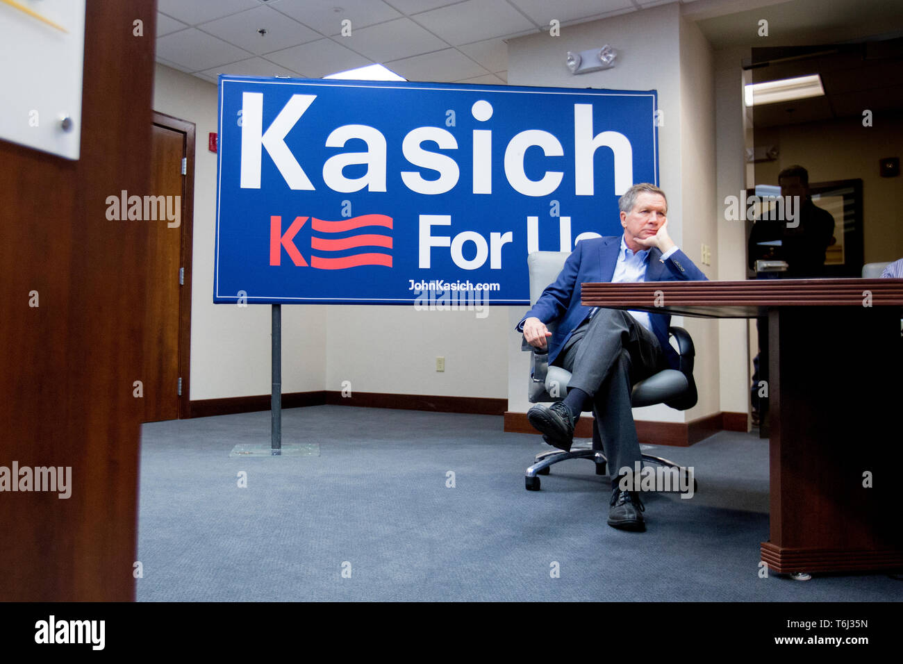 Republican Presidential hopeful, Ohio Governor  John Kasich holds a campaign meeting in the offices of the law firm Sheehan Phinney. Stock Photo