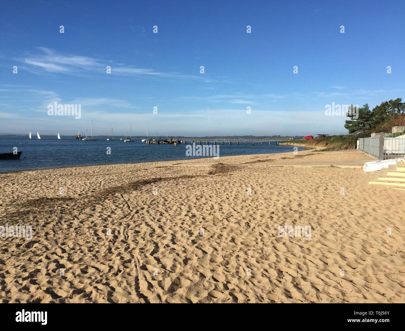 Calm sea and blue sky hi-res stock photography and images - Alamy
