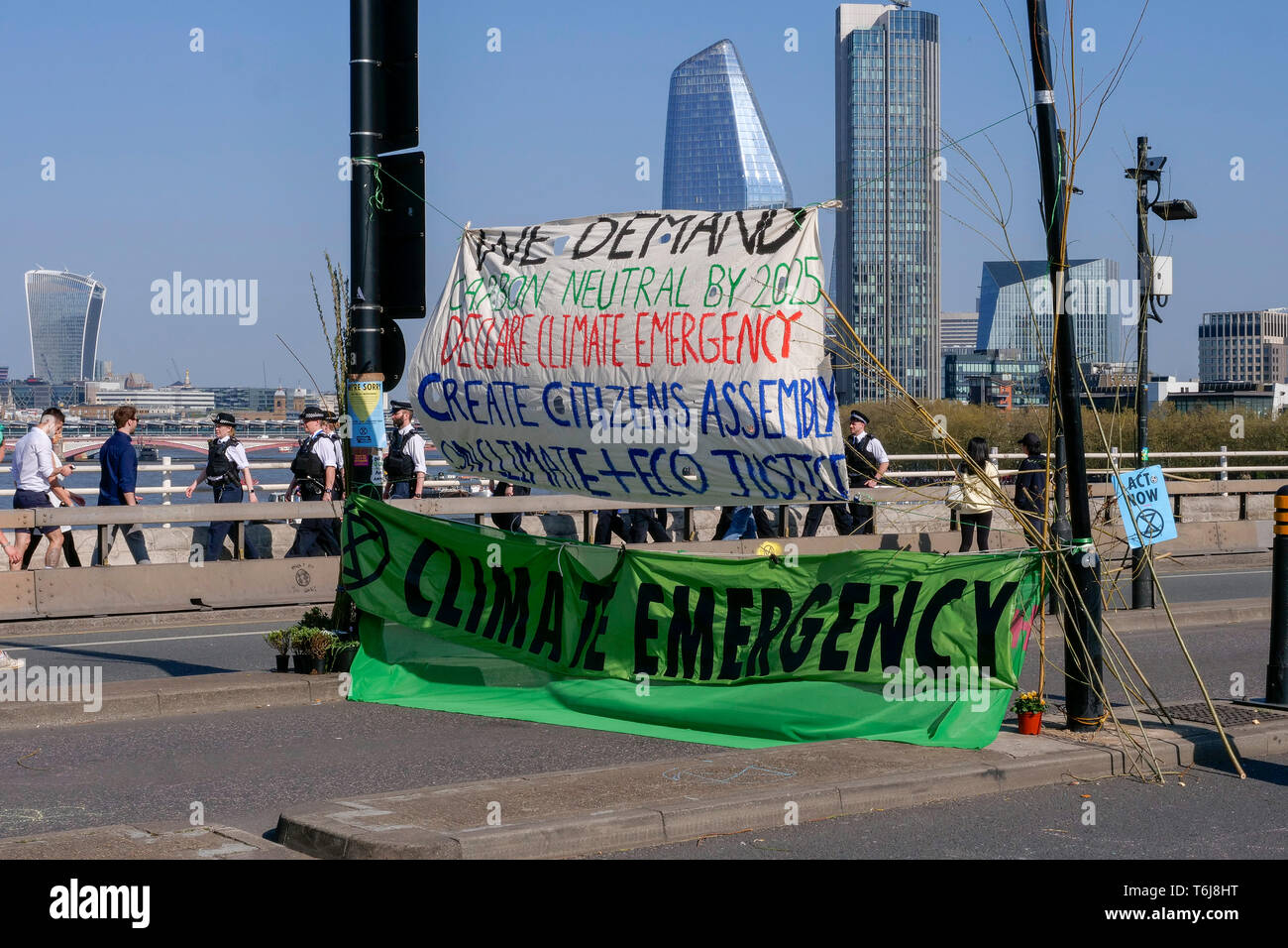 Passive police presence hires stock photography and images Alamy