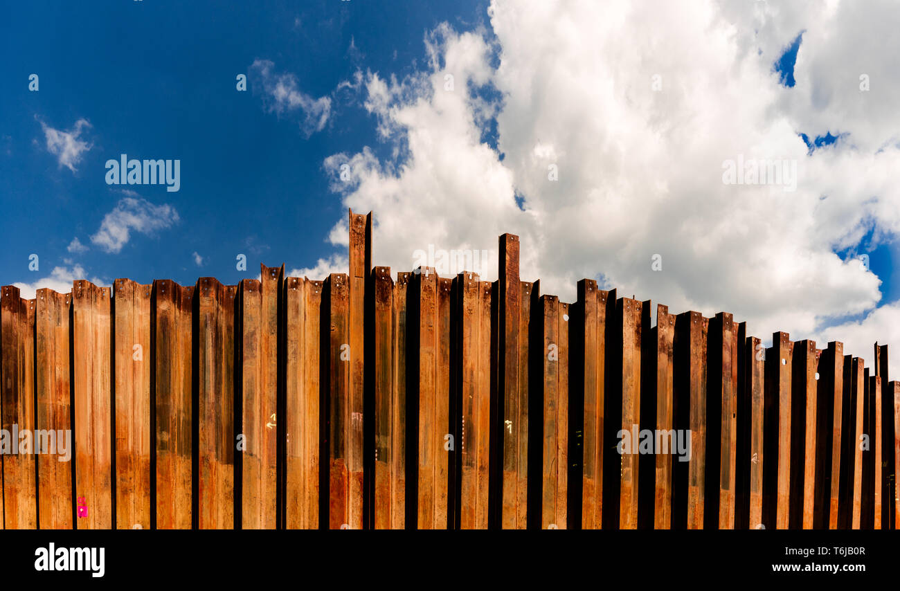 Tall rebar iron elements form a dividing and supporting wall on a