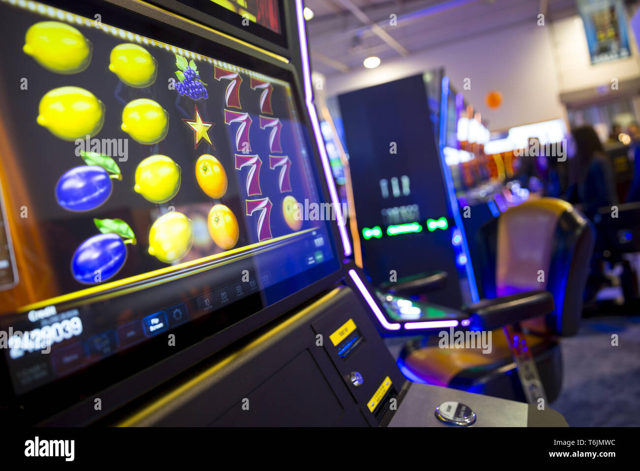 Casino slot machine players hires stock photography and images Alamy