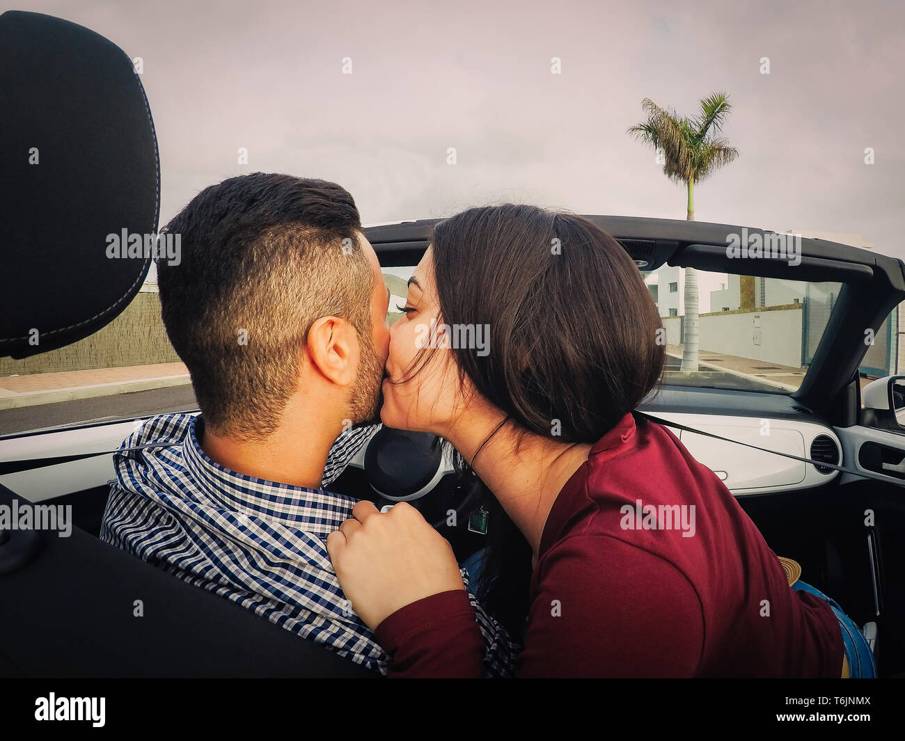 Cute car couple kissing @ Q Lot : r/CalPolyPomona