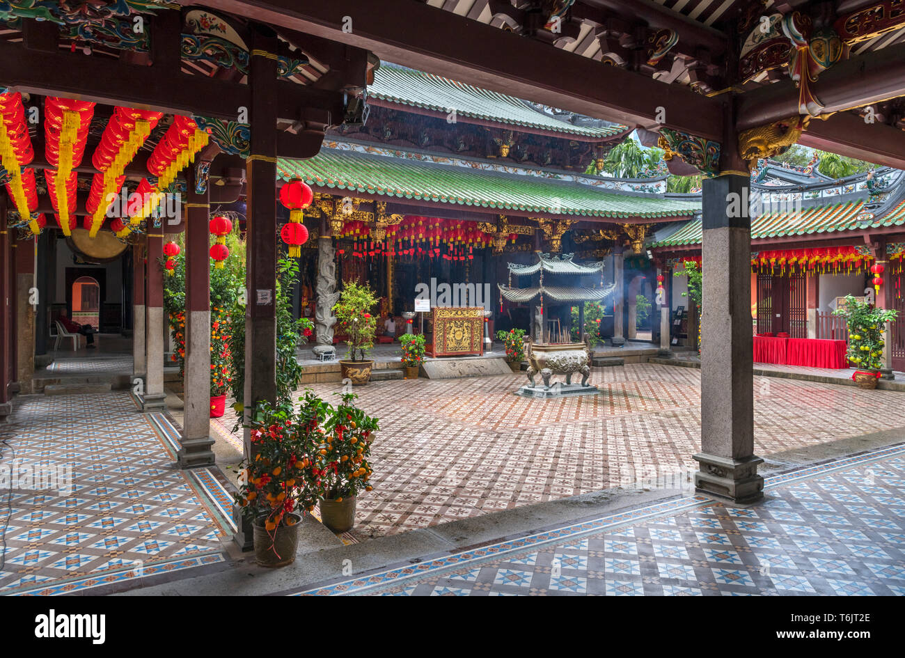 Singapore Chinatown. Courtyard in Thian Hock Keng Temple, the oldest Taoist temple in Chinatown, Singapore City, Singapore Stock Photo