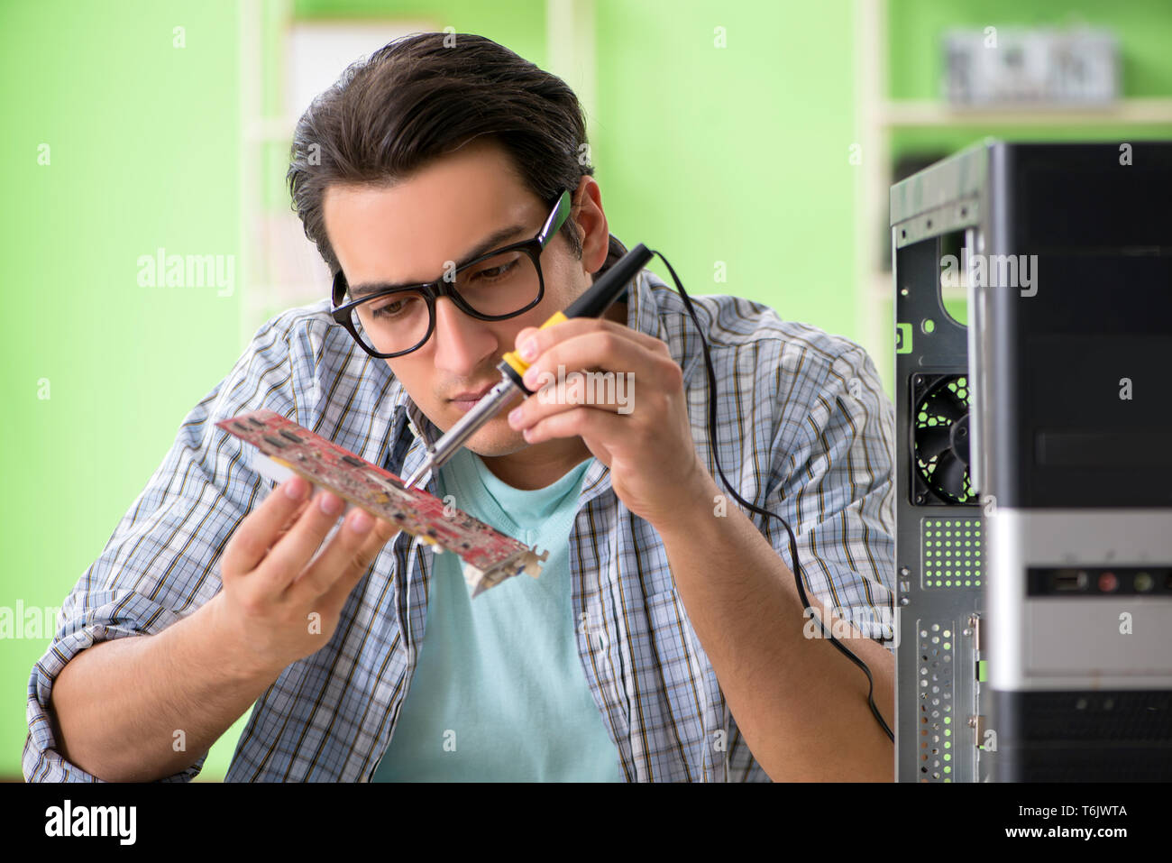 The computer engineer repairing broken desktop Stock Photo - Alamy