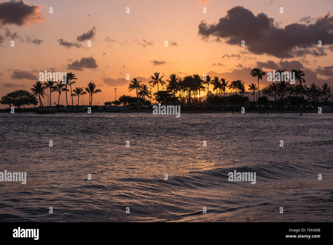 Waikiki bay water hires stock photography and images Alamy