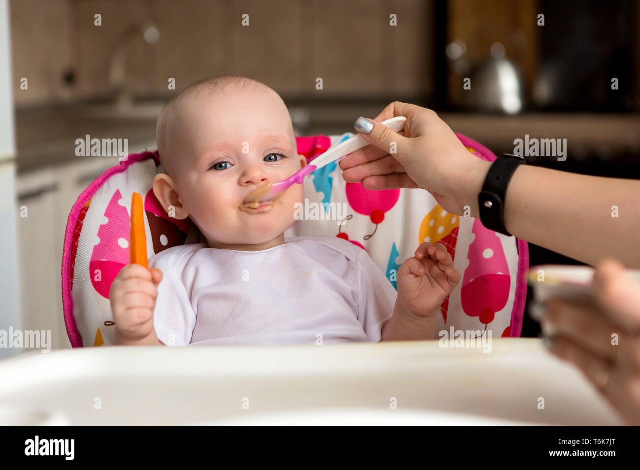 baby is 8 months and eats independently.the first lure baby.The baby