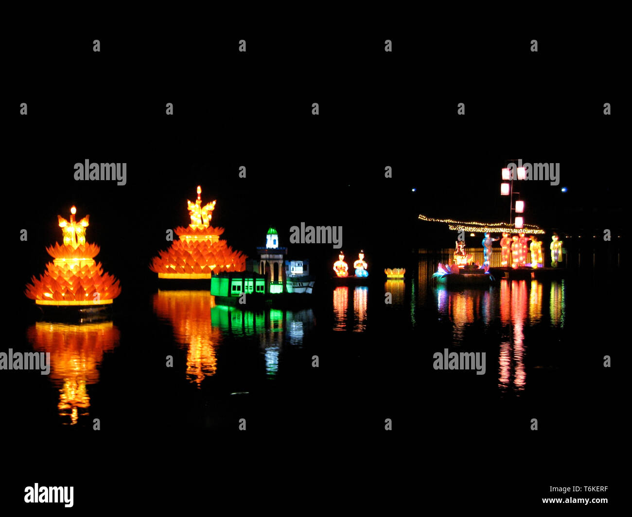 Decorate the lanterns in the night park Stock Photo Alamy
