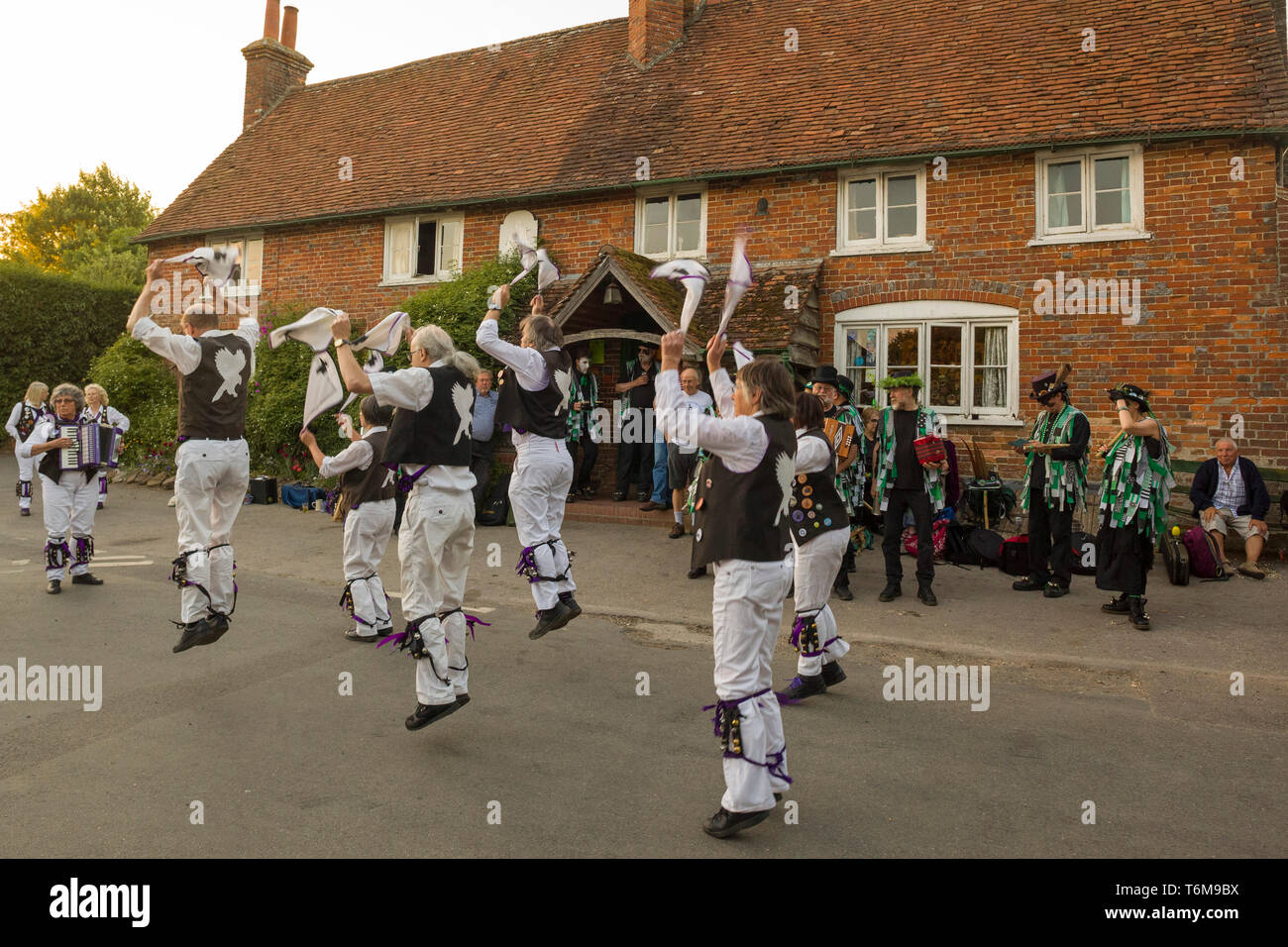 Traditional Morris Dancers perform outside the Bell pub in Aldworth, Berkshire, CAMRA National Pub of the Year 2019 Stock Photo