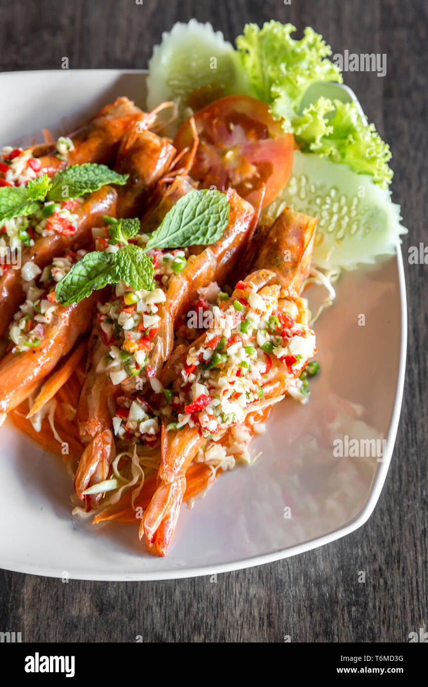 Tiger prawn spicy salad Stock Photo Alamy