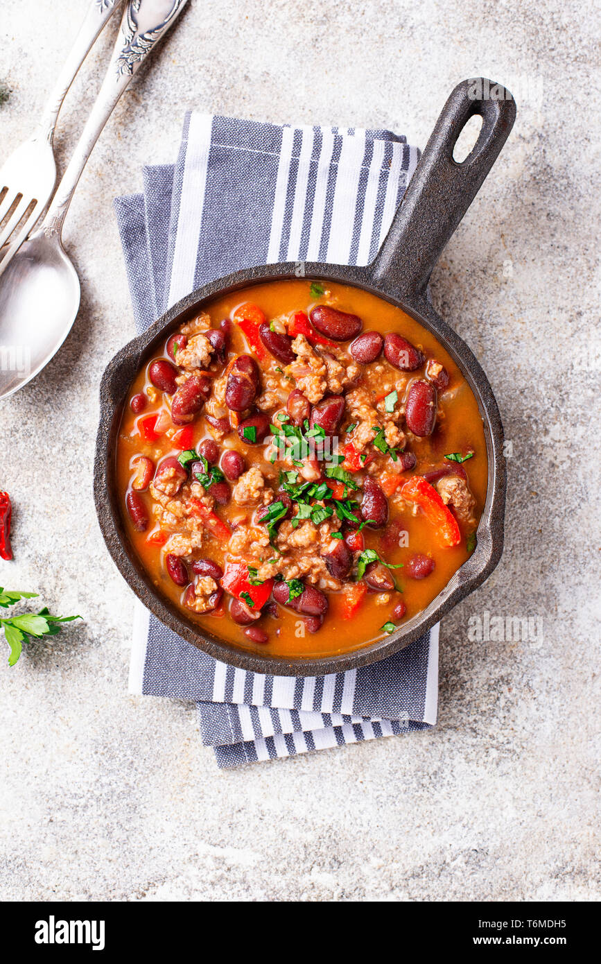 Traditional Mexican dish chili con carne Stock Photo Alamy