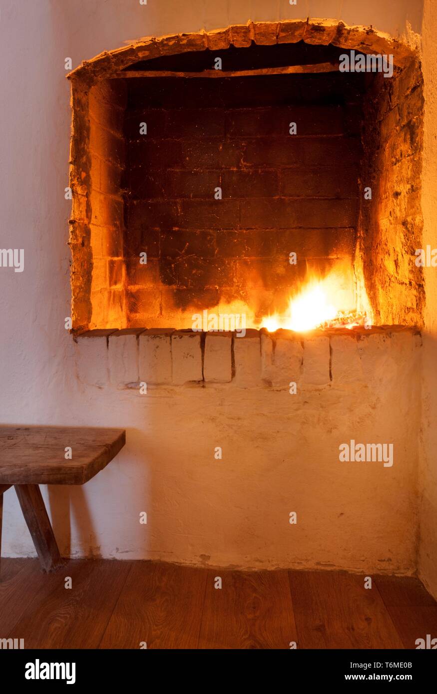 Interior fireplace fire hi-res stock photography and images - Alamy