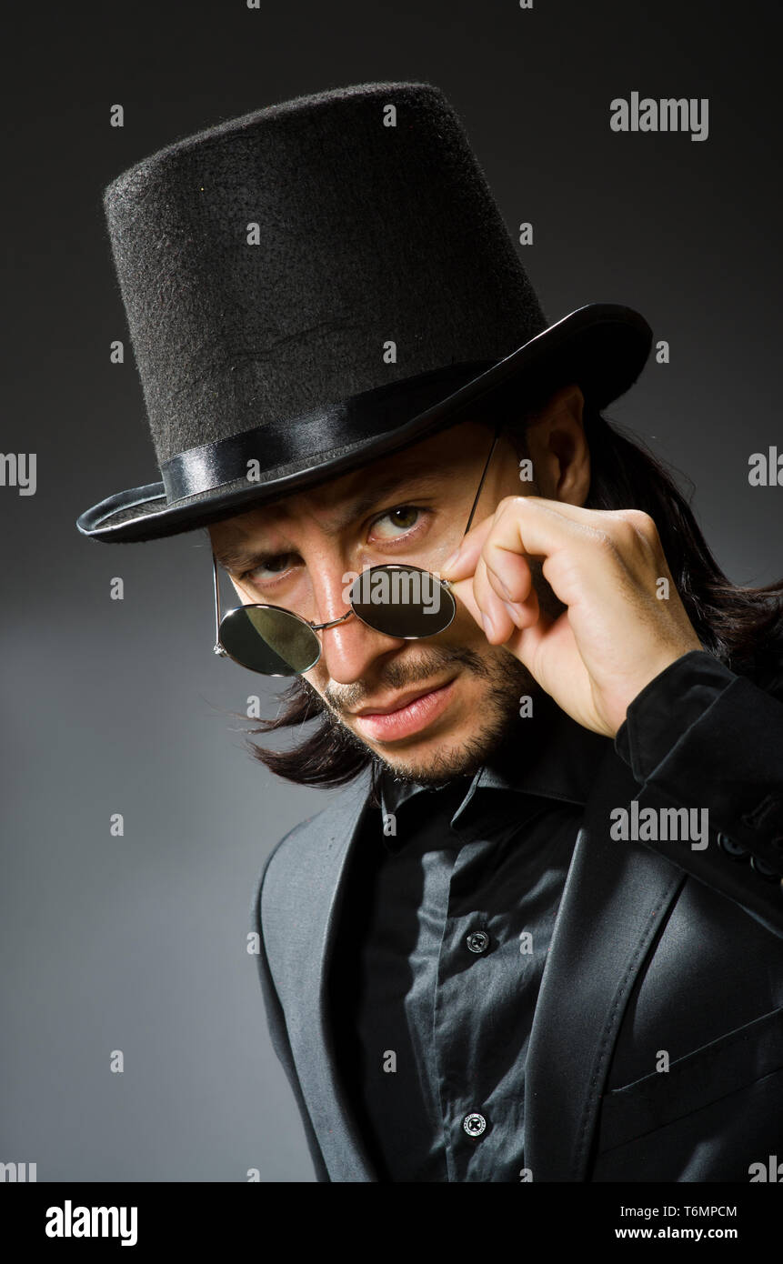 Vintage concept with man wearing black top hat Stock Photo - Alamy