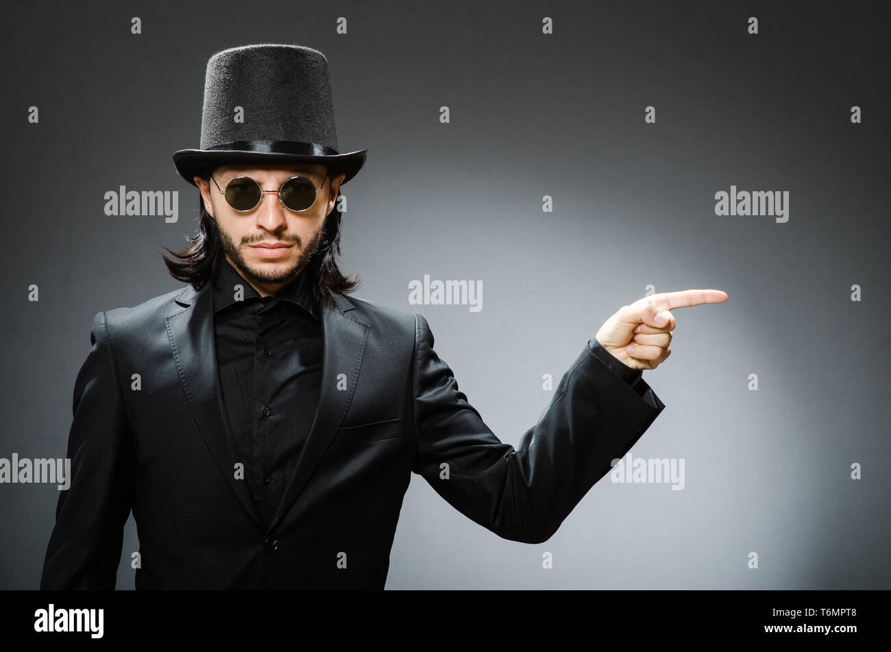 Vintage concept with man wearing black top hat Stock Photo - Alamy