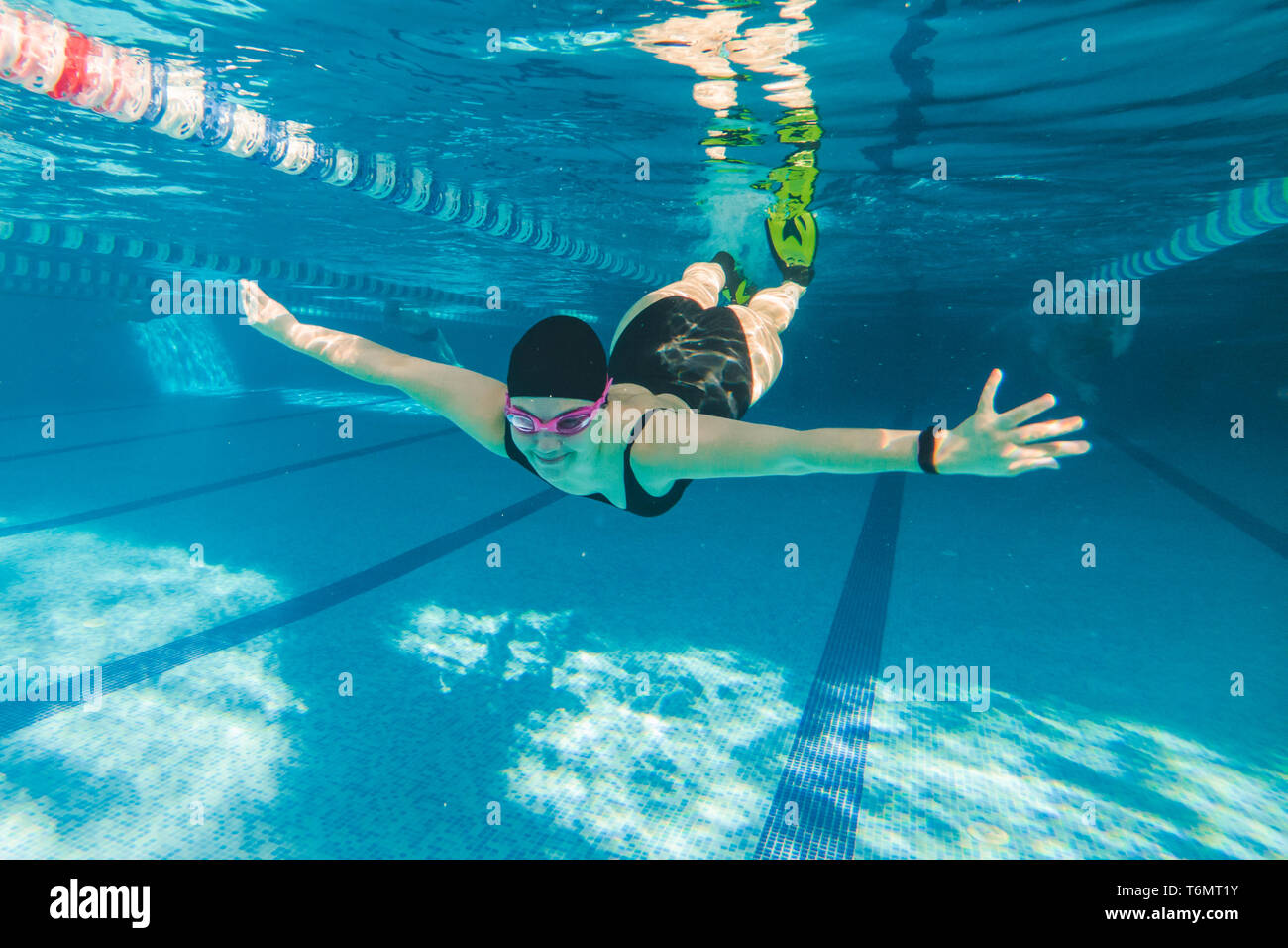 Woman swimming underwater with flippers hires stock photography and