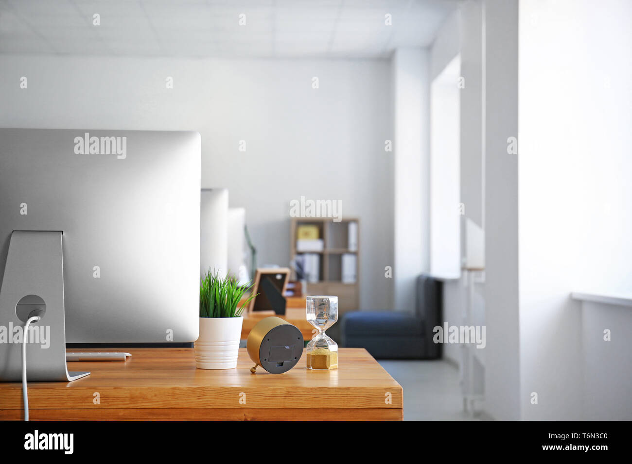 Computer hourglass hi-res stock photography and images - Alamy