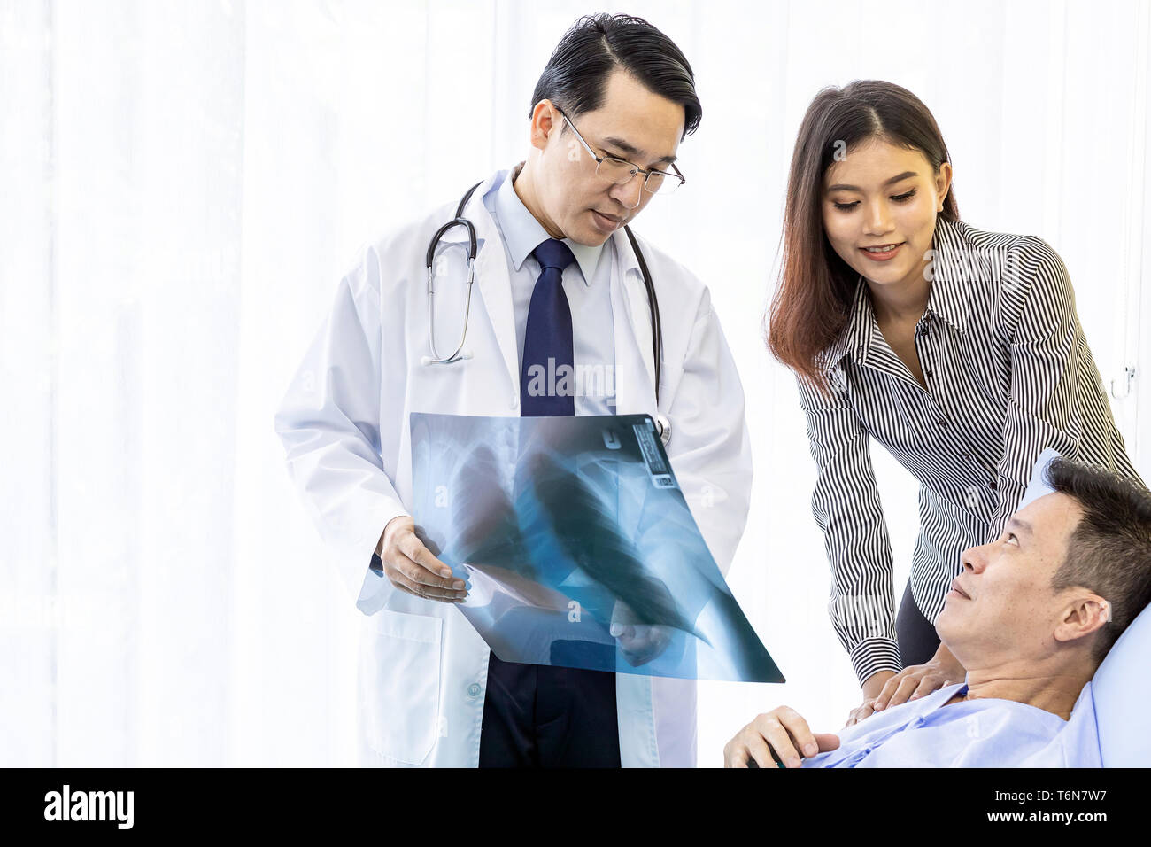 Doctor explaining xray results Stock Photo Alamy