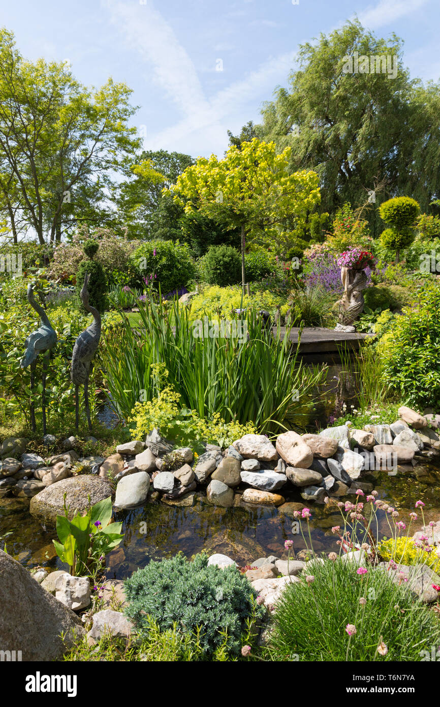 Stone garden ornaments hires stock photography and images Alamy