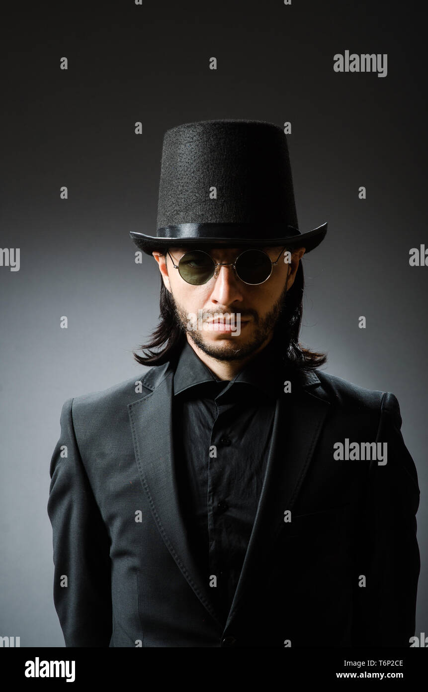 Vintage concept with man wearing black top hat Stock Photo - Alamy