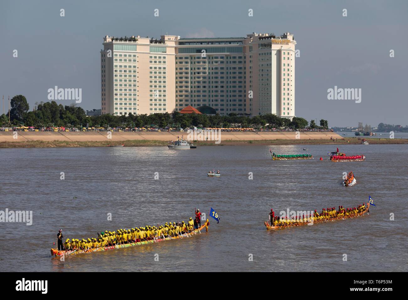 Dragon boats at Bon Om Touk Water Festival on Tonle Sap River, dragon boat race, rowing boats, Sokha Hotel, Phnom Penh, Cambodia Stock Photo