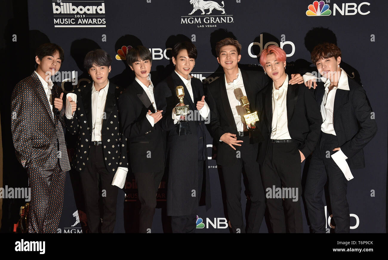 Las Vegas, NV, USA. 1st May, 2019. J-Hope, V, Jungkook, Jimin, Suga, Jin,  and RM of BTS pose with the awards for Top Duo Group and Top Social Artist  in the press