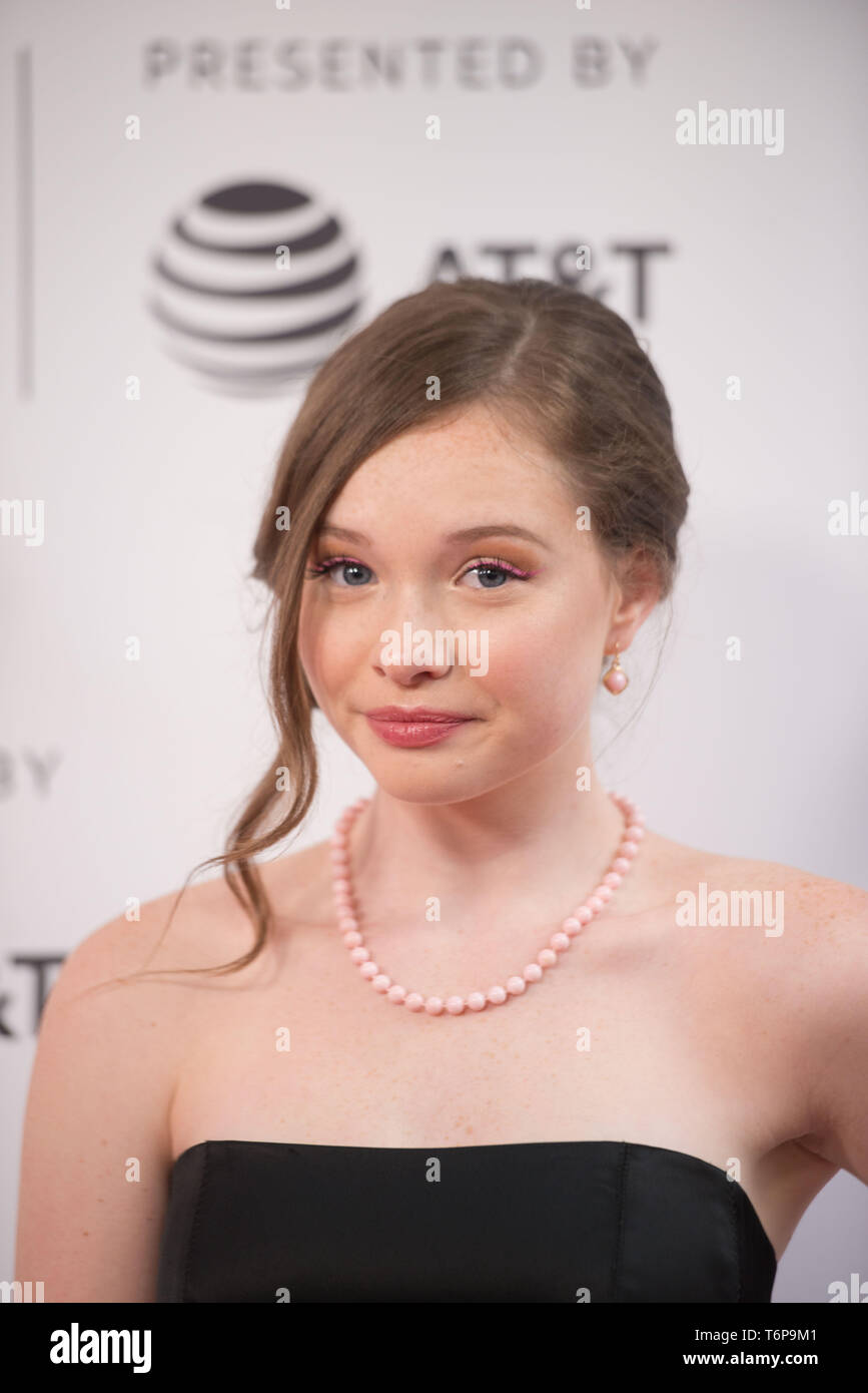 The Rise Of Zoe Colletti A Hollywood Success Story - 3ezudog