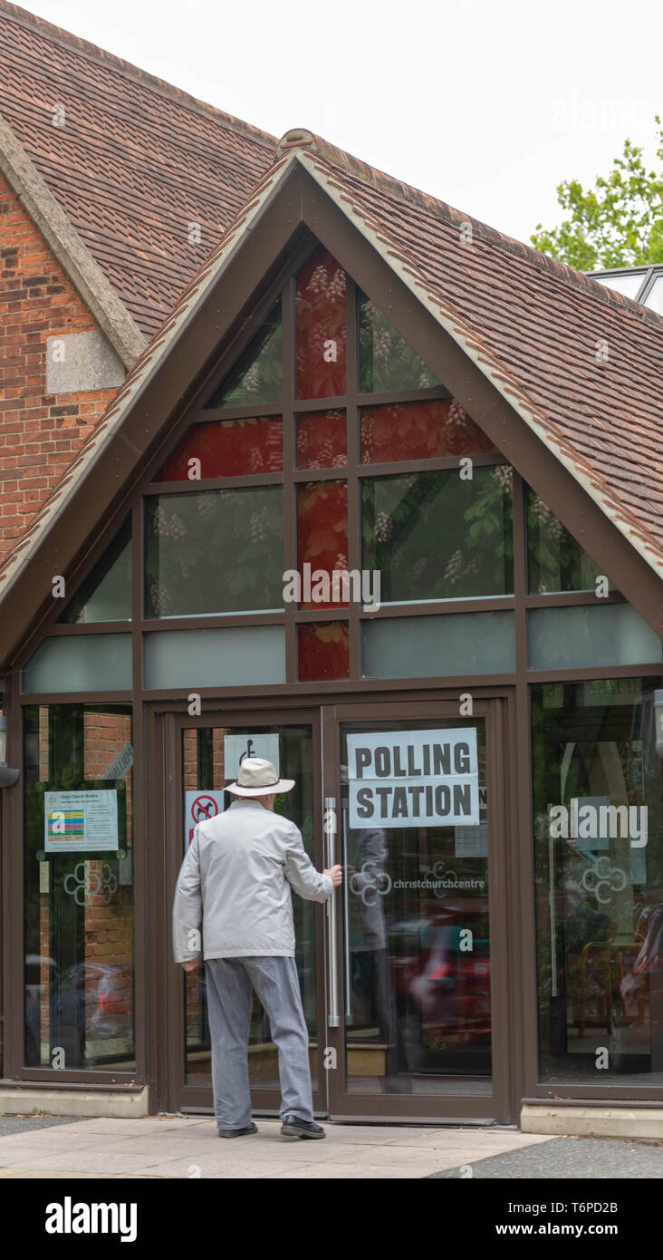Brentwood, Essex, UK. 2nd May 2019 Local council election polling station in Brentwood Essex. Voter enters the polling station at Christ Church Warley, Brentwood Essex Credit: Ian Davidson/Alamy Live News Stock Photo