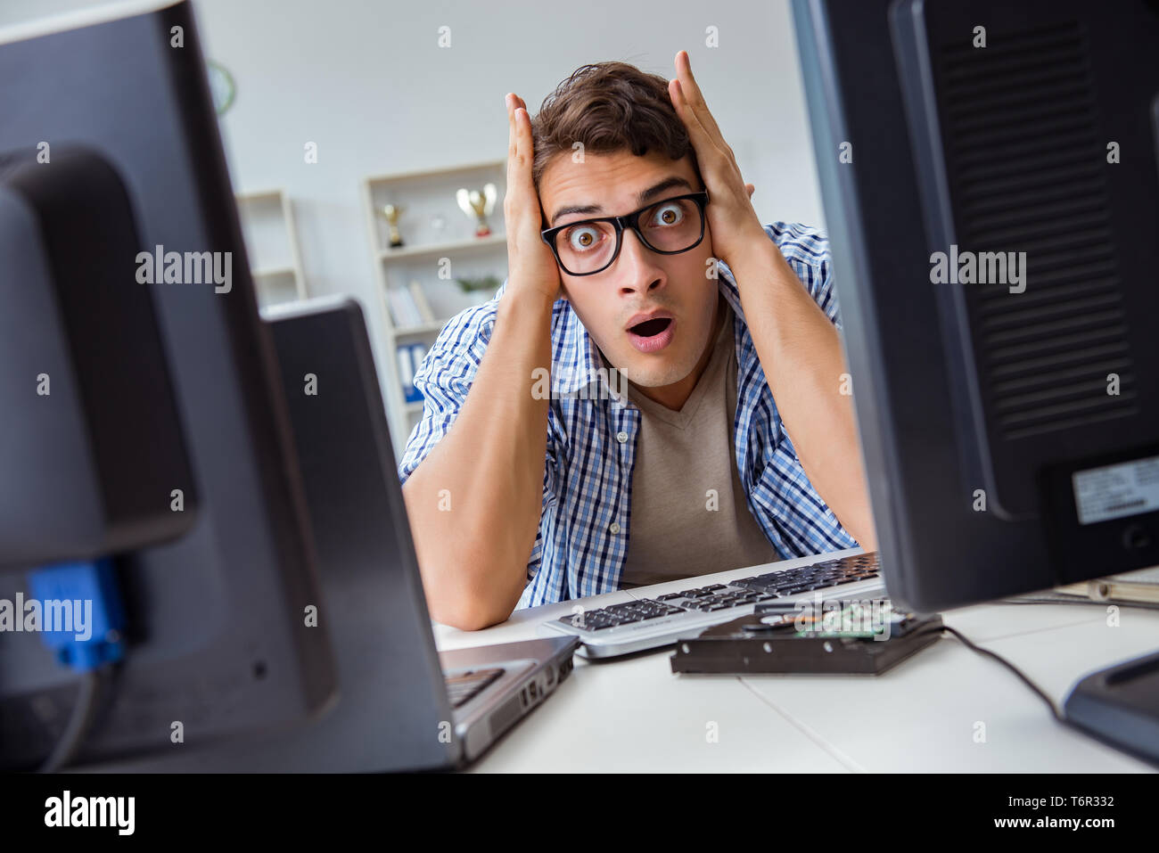 Bank of computer screens hi-res stock photography and images - Alamy