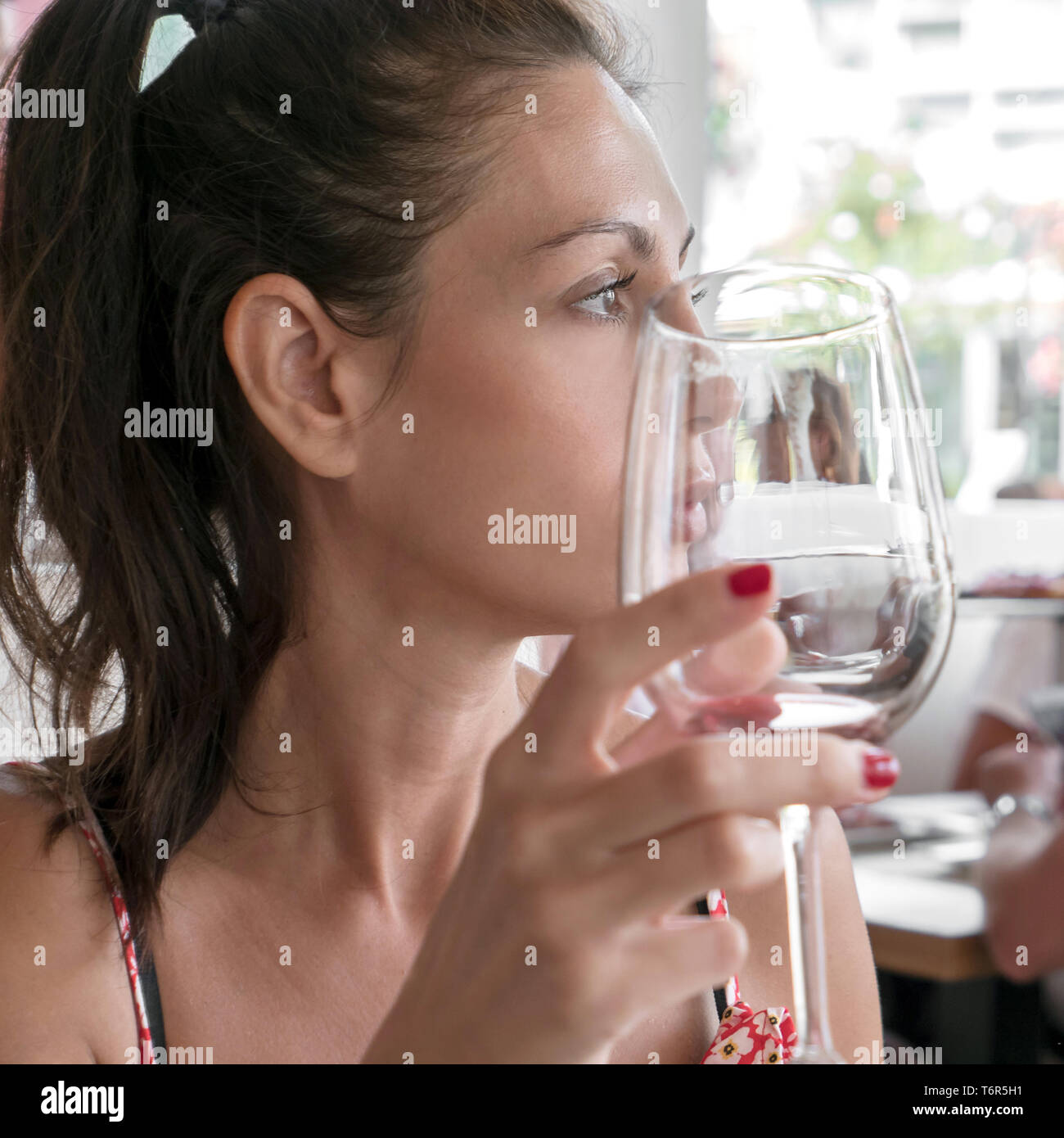 Lady holding a glass of wine hi-res stock photography and images - Alamy