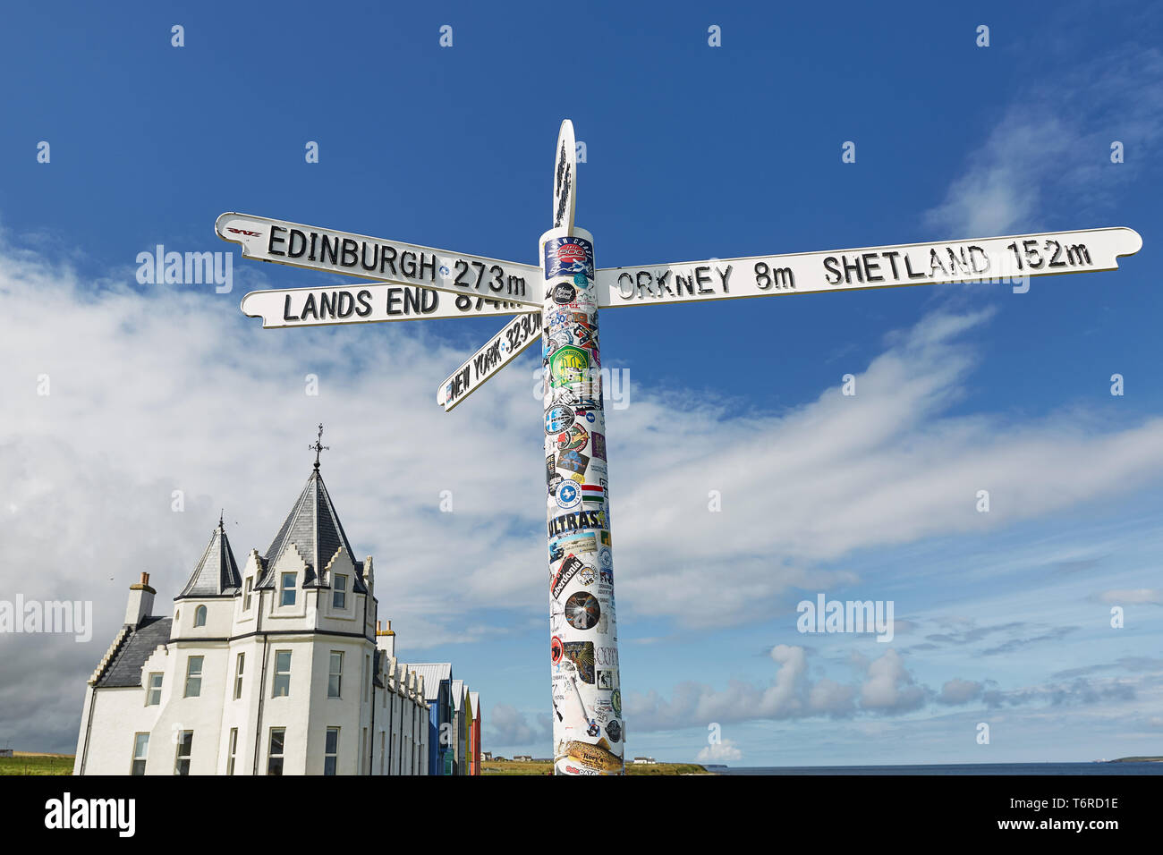 JOHN O'GROAT'S, SCOTLAND - AUGUST 08 2017: Britains lands end sign at john o'groats in scotland with blue skies and ocean and grass in background. Has Stock Photo