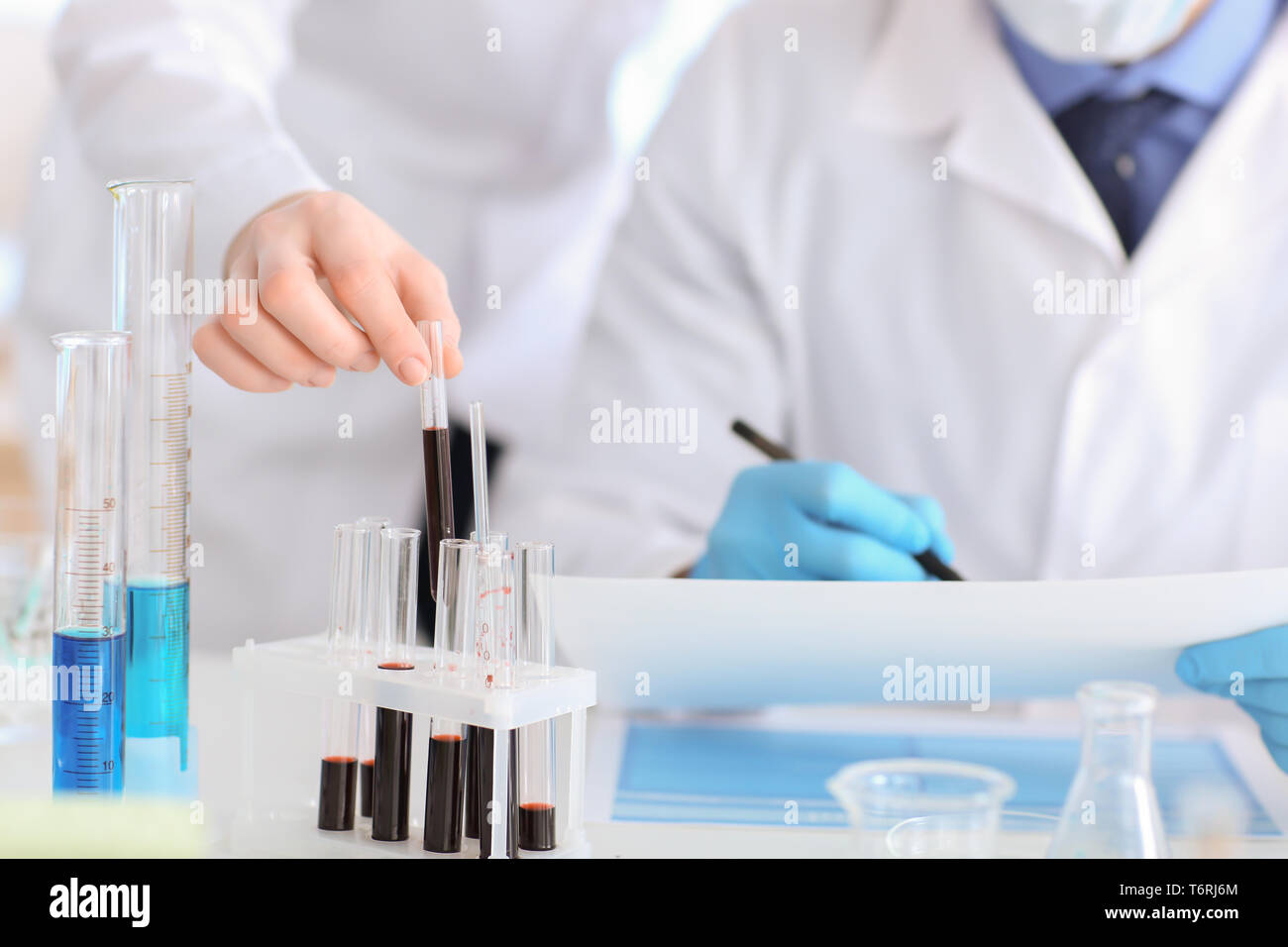 Female and male scientists working in laboratory Stock Photo - Alamy