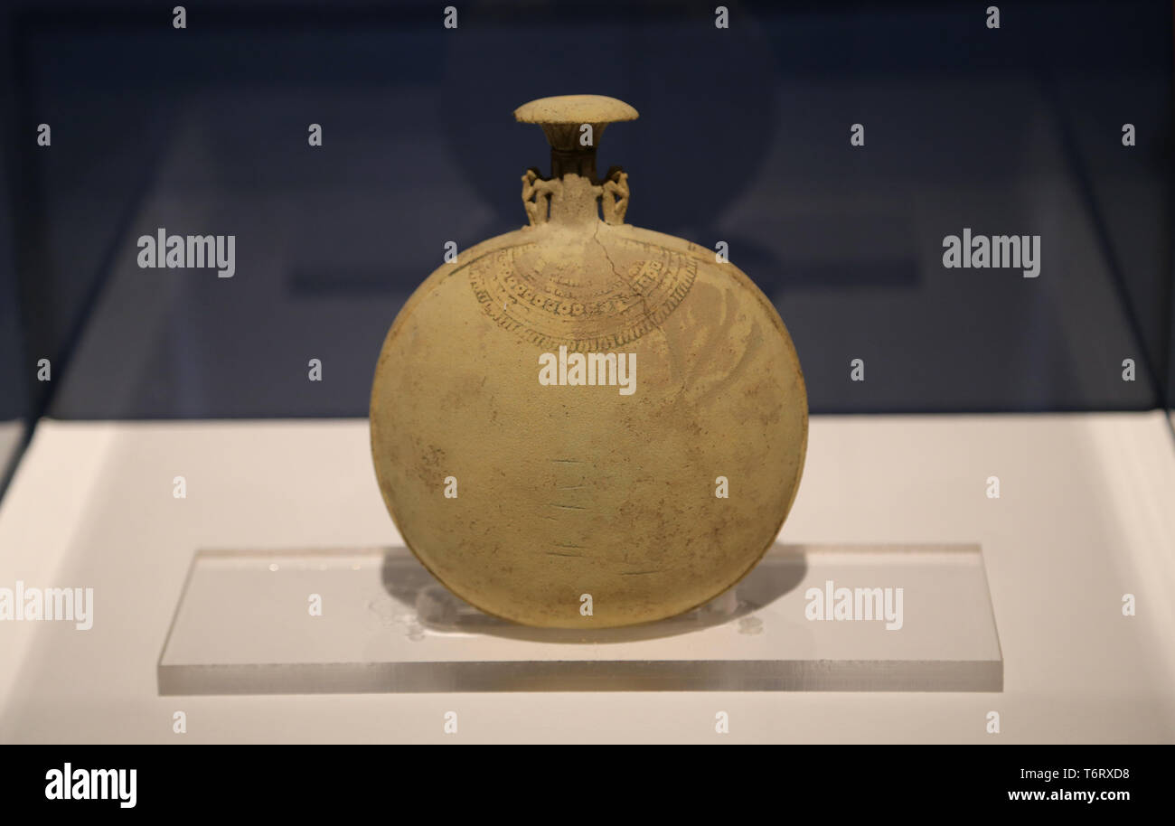 Egyptian water bottle. 600 BC. Orientalizing epoch Stock Photo Alamy