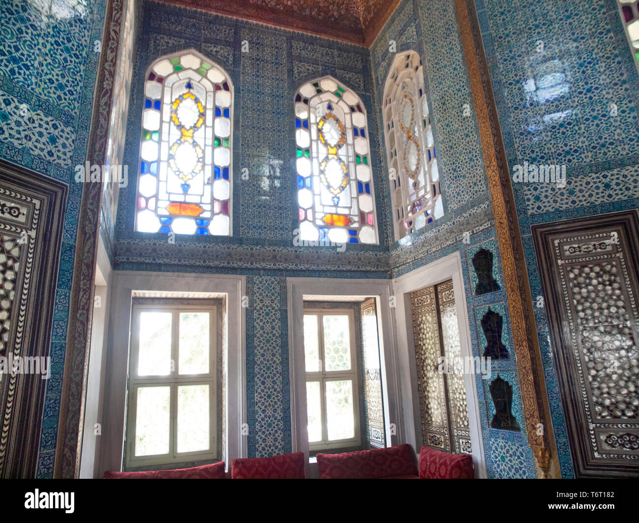 A beautiful tiled interior of a room within the Topkapi Palace Stock ...