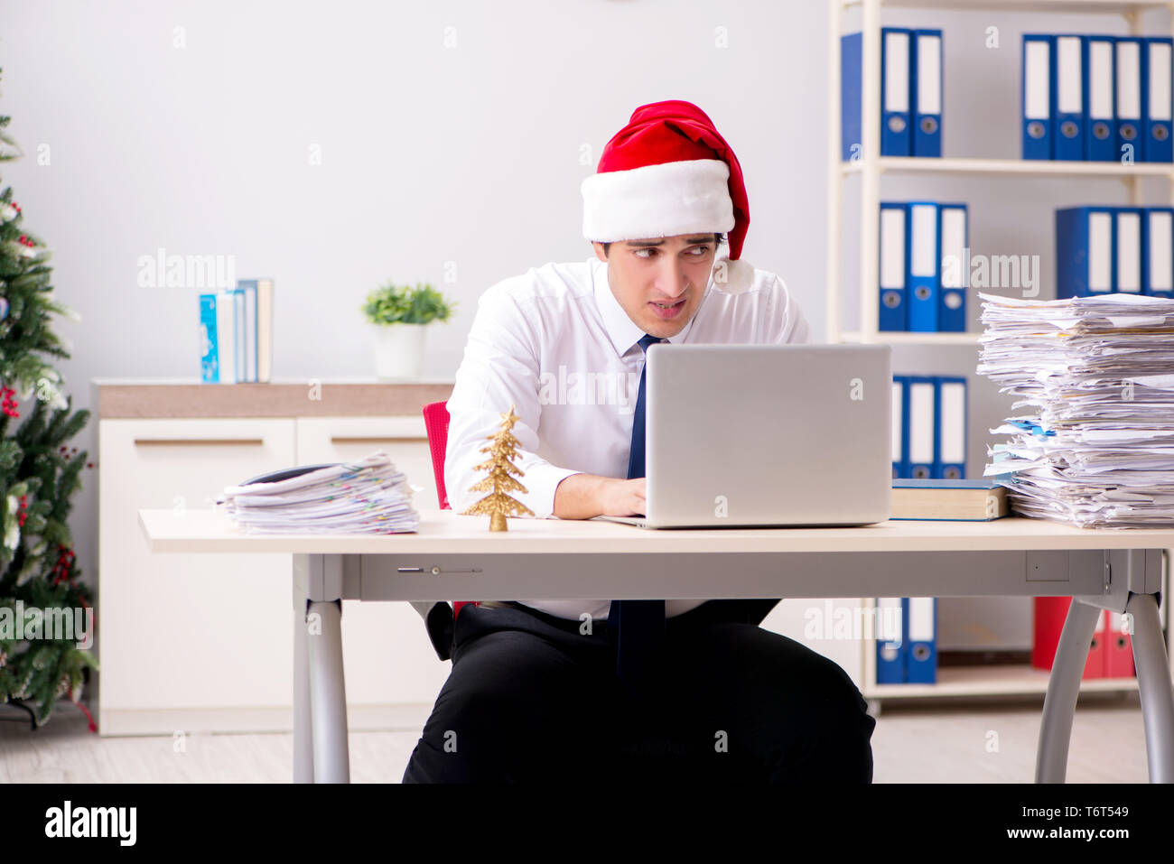 Бухгалтер перед новым годом. Премия к новому году. С новым годом бухалкер. Бухгалтер новый год. Бухгалтера до нового года.