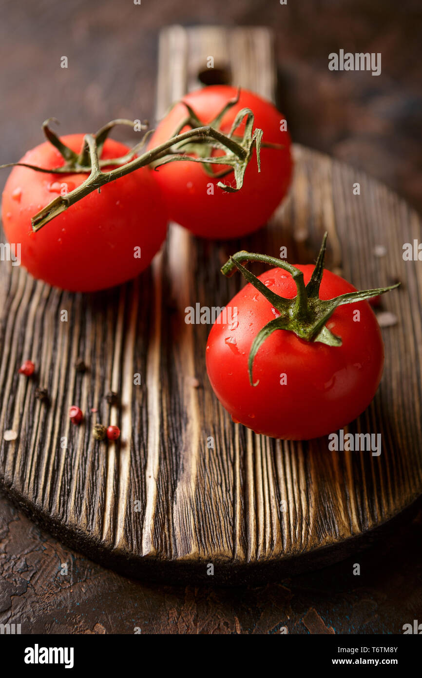 Cutting board with cherry tomatoes Stock Photo - Alamy
