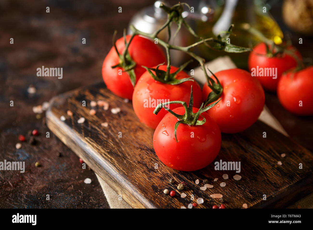 Cutting board with cherry tomatoes Stock Photo - Alamy