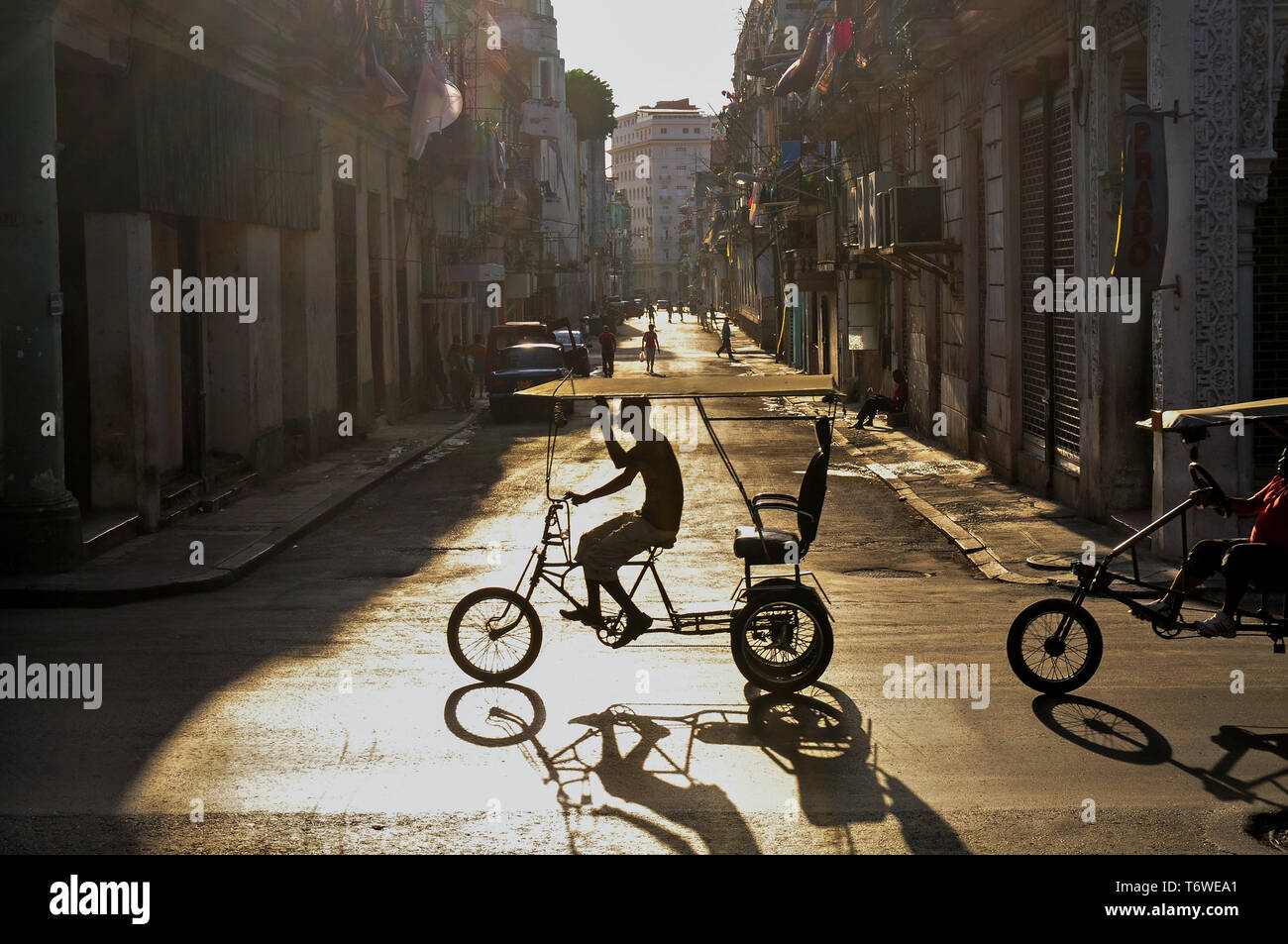 Bici taxi, Paseo de Marti, Havana, Cuba Stock Photo