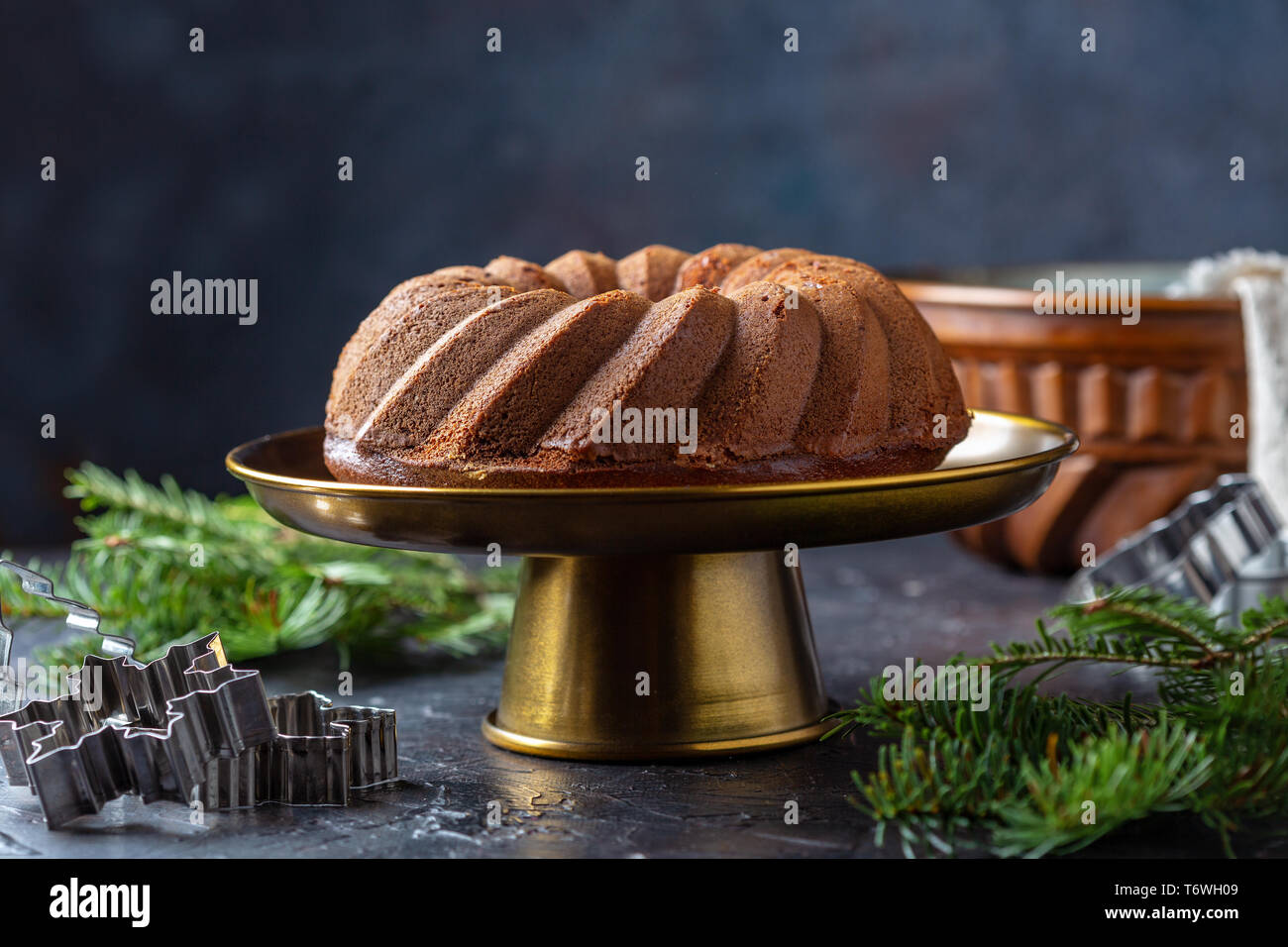 Gingerbread cake on a vintage stand Stock Photo Alamy