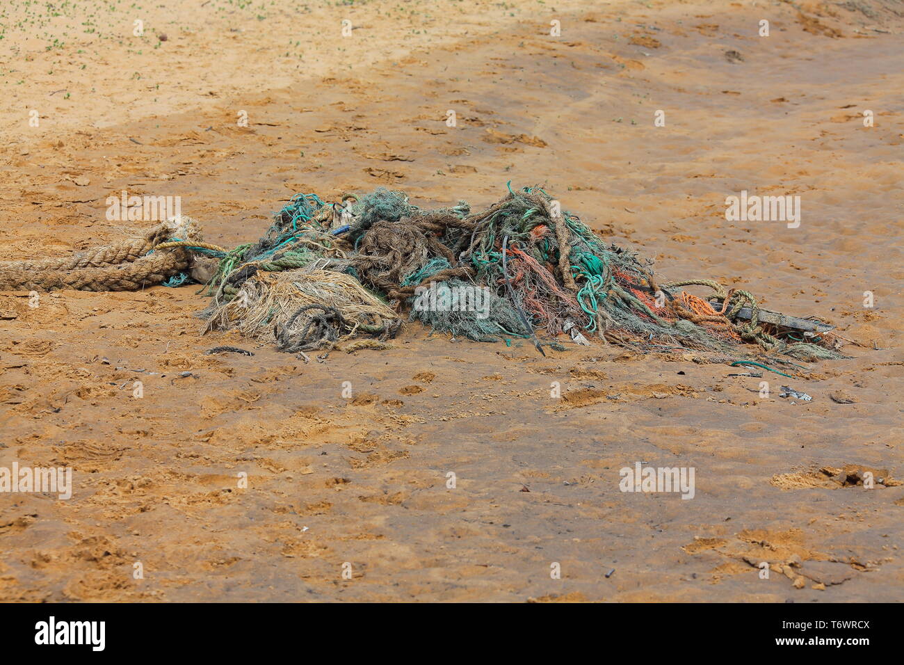Washed Up Rope Mangled boats hi-res stock photography and images - Alamy