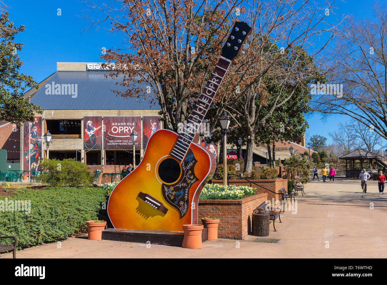 Nashville Grand Ole Opry Packages - The Grand Ole Opry Is One Of The Most Famous Music Venues Since Being Created In 1925 And Features A Park With Guitars And Food Trucks Outside T6WTHD