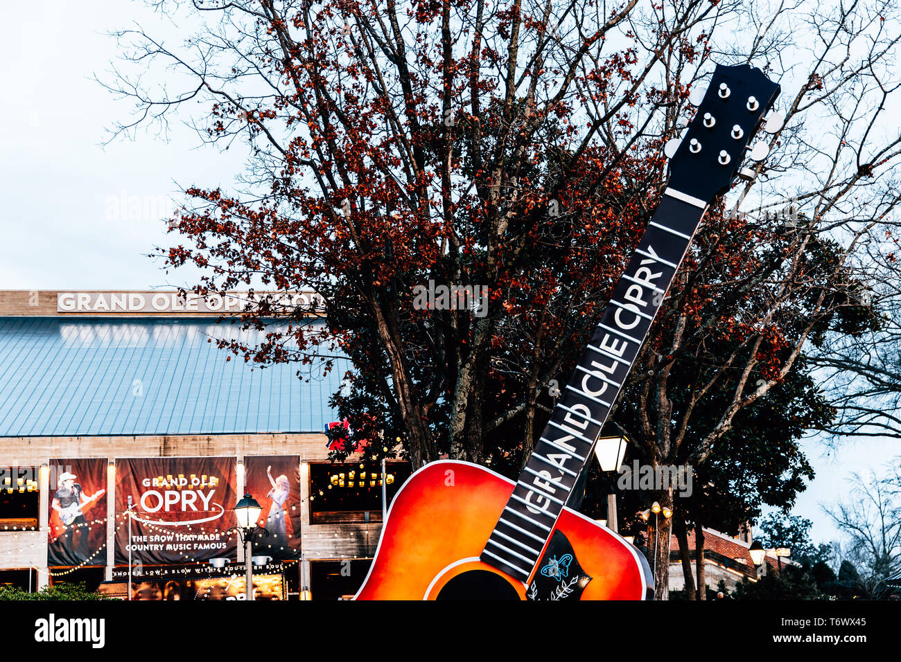 grand-ole-opry-nashville-guitars-hi-res-stock-photography-and-images