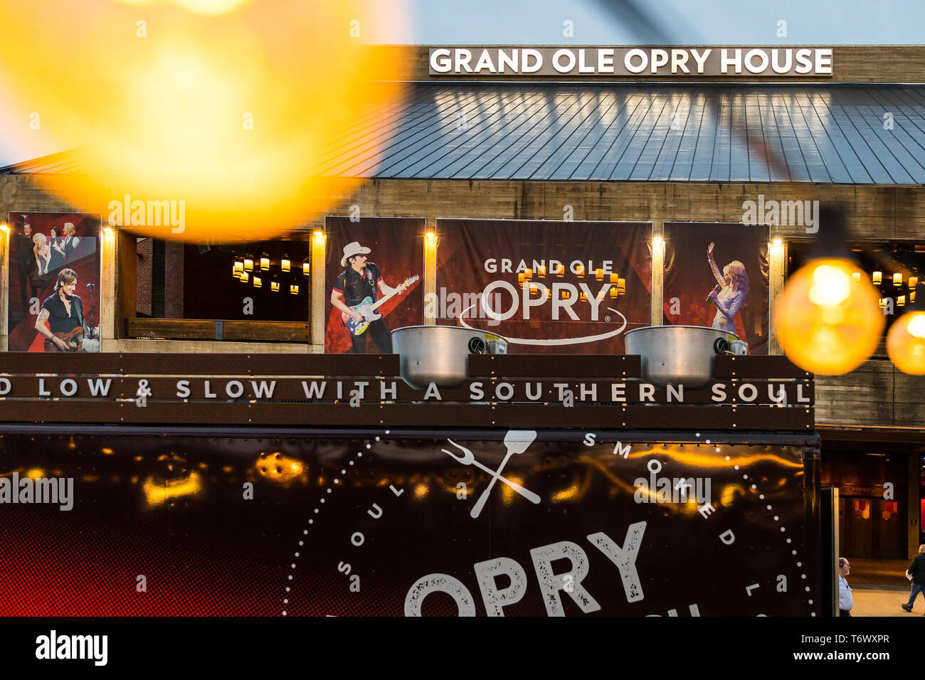 grand-ole-opry-nashville-guitars-hi-res-stock-photography-and-images