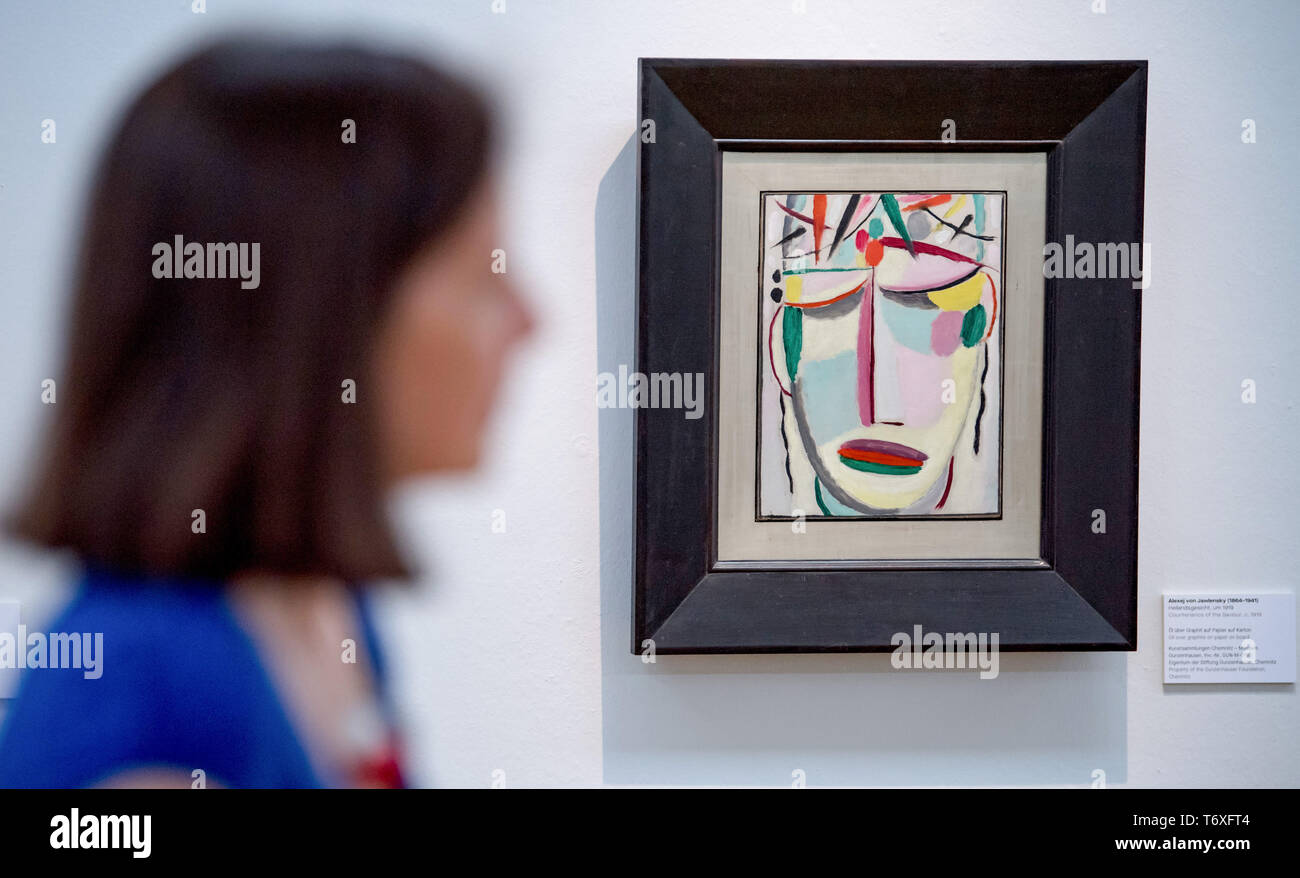 Chemnitz, Germany. 03rd May, 2019. Alexej von Jawlensky's work 'Heilandsgesicht' (Around 1919) can be seen during a preview in the art collections. Under the motto 'Bauhaus. Textiles and graphics' is the museum's show dedicated to the Bauhaus anniversary. The exhibition focuses on a series of large-format hangings and carpets from the Bauhaus Weimar and Dessau. The development typical of the Bauhaus led from decorative wall hangings as unique artistic pieces to functional textiles for chairs, curtains and wall coverings. Credit: Hendrik Schmidt/dpa-Zentralbild/dpa/Alamy Live News Stock Photo