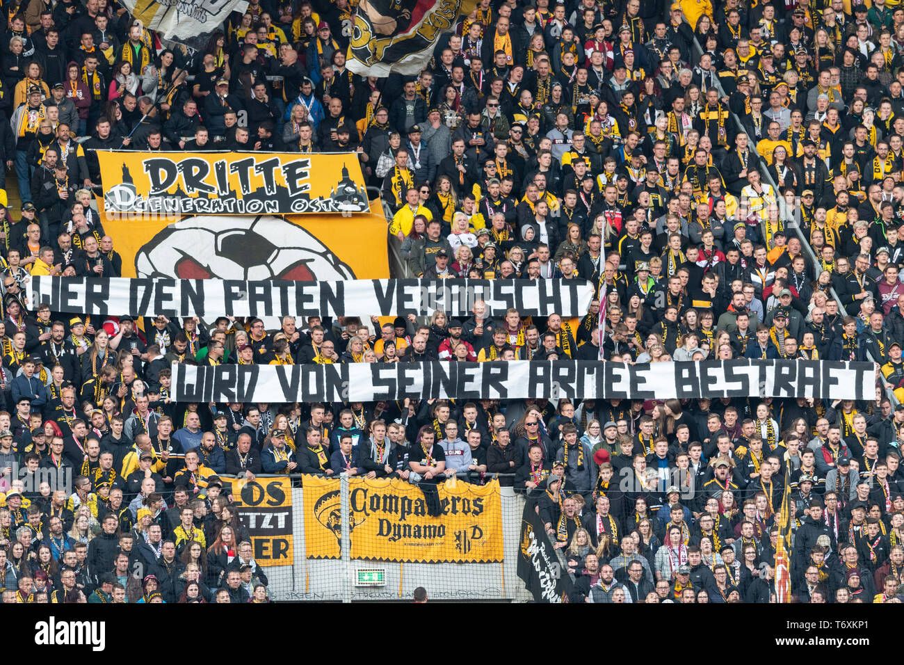 03 May 2019, Saxony, Dresden: Soccer: 2nd Bundesliga, Dynamo Dresden - FC  St. Pauli, 32nd matchday, in the Rudolf Harbig Stadium. Dynamos fans in the  K-Block are holding a banner "Whoever is