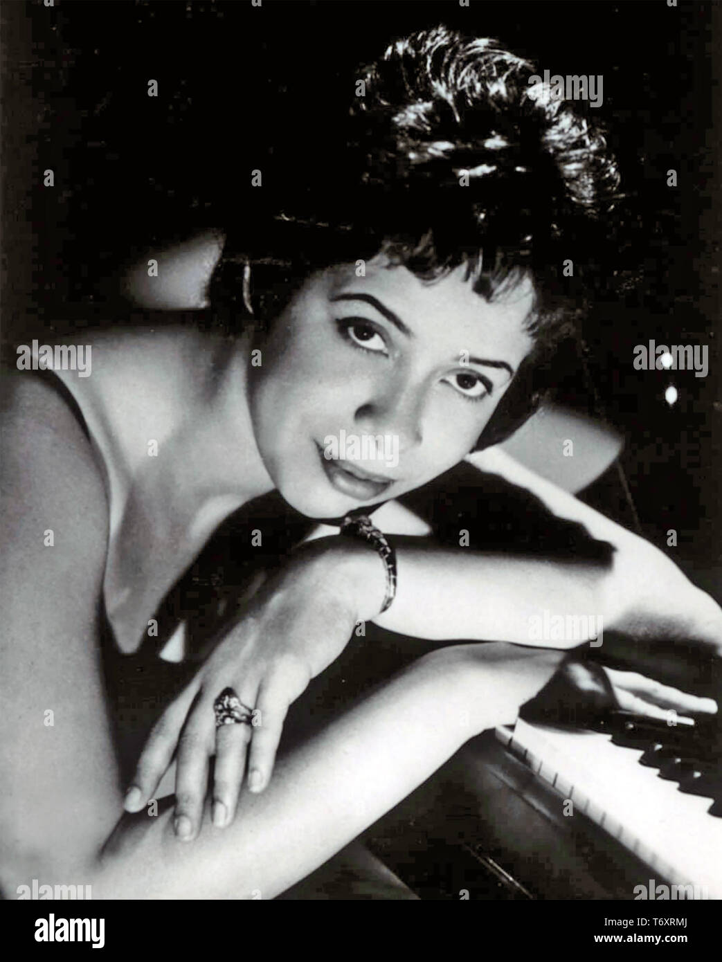 SHIRLEY HORN (1934-2005) American jazz singer and pianist about 1960 Stock  Photo - Alamy