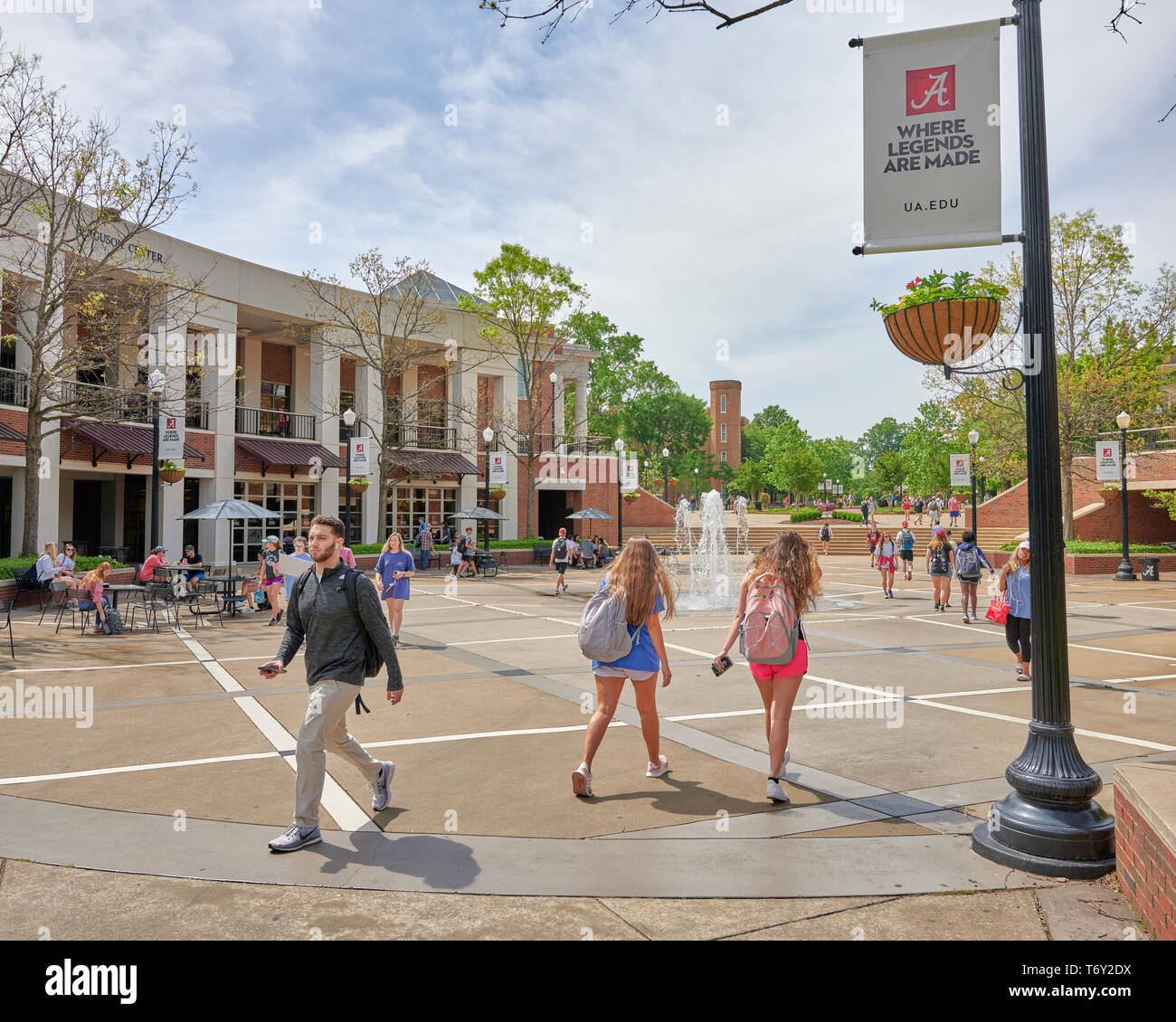 Students walking to and from classes on the campus of the University of Alabama near the Ferguson Student Center complex in Tuscaloosa Alabama, USA. Stock Photo