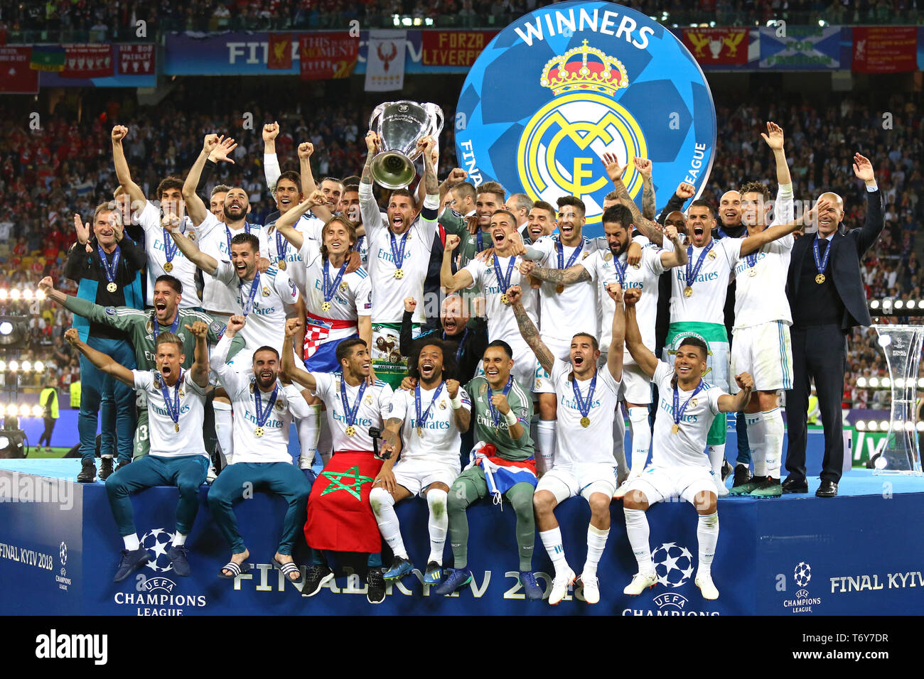 Real Madrid players celebrate their winning of the UEFA Champions League  2018 after the final game against Liverpool Stock Photo - Alamy