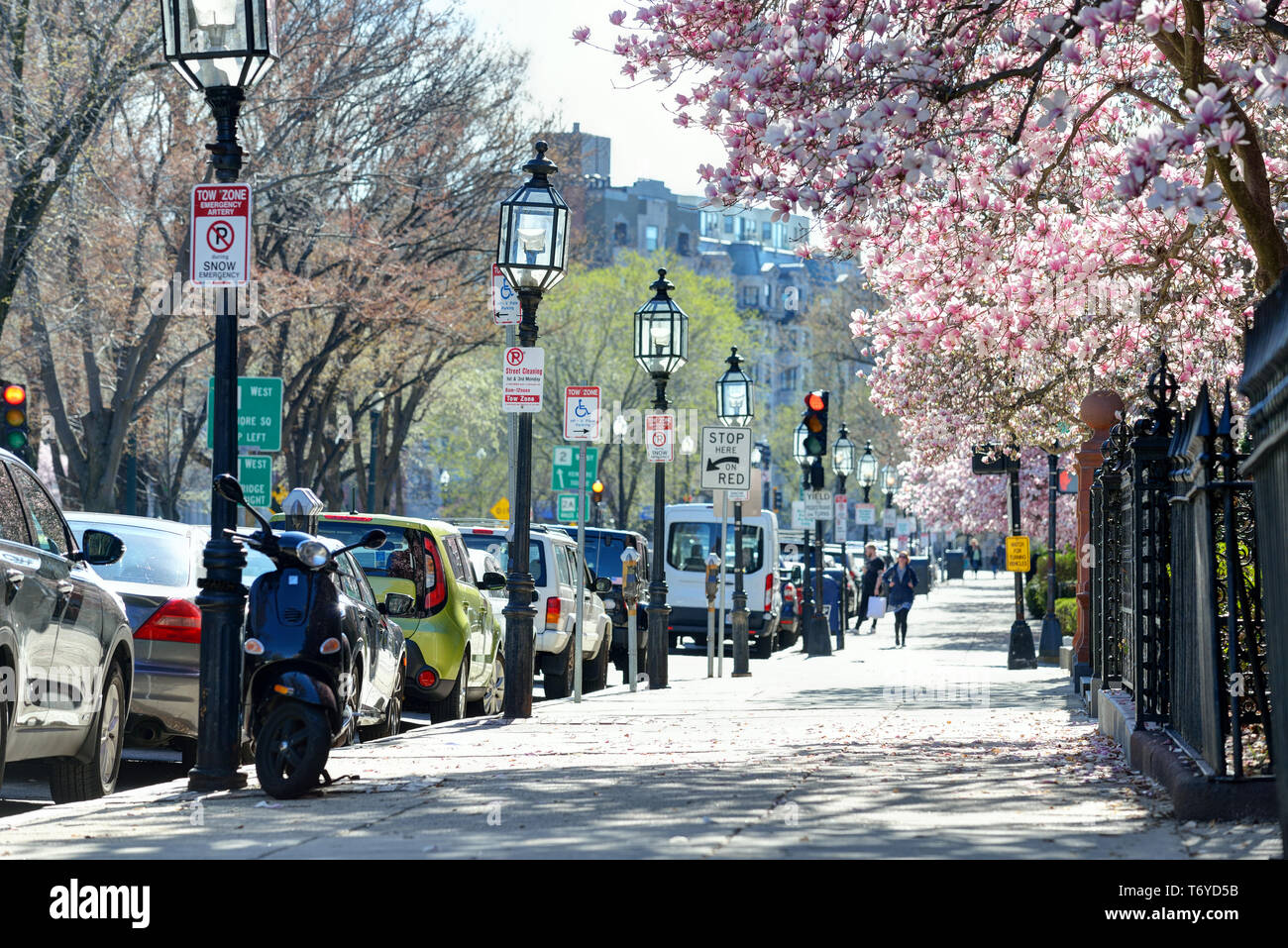 Old style iron street lamps hires stock photography and images Alamy
