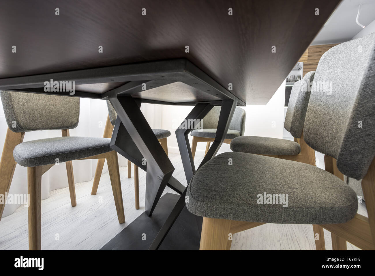Table bottom view hi-res stock photography and images - Alamy